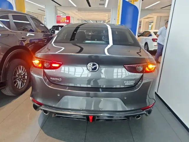 Mazda Axela — Фото автомобиля 5