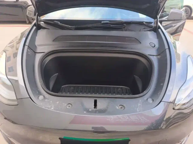 Tesla Model Y — Фото автомобиля 19