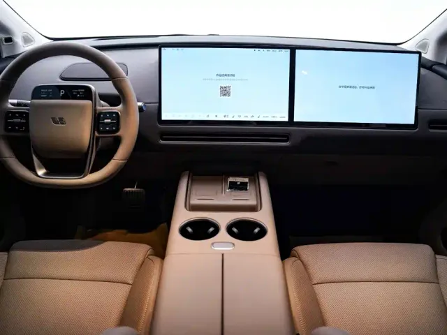 Li Auto i8 — Фото автомобиля 14