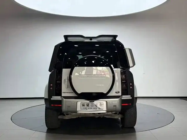 Land Rover Defender — Фото автомобиля 5