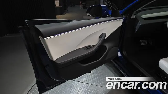Tesla Model 3 — Фото автомобиля 23