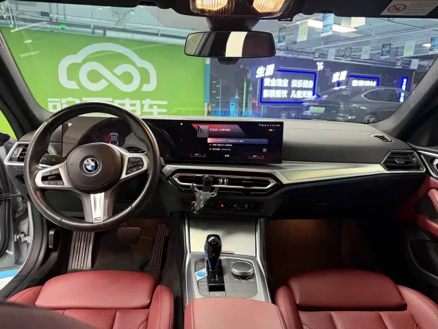 BMW i4 — Фото автомобиля 15