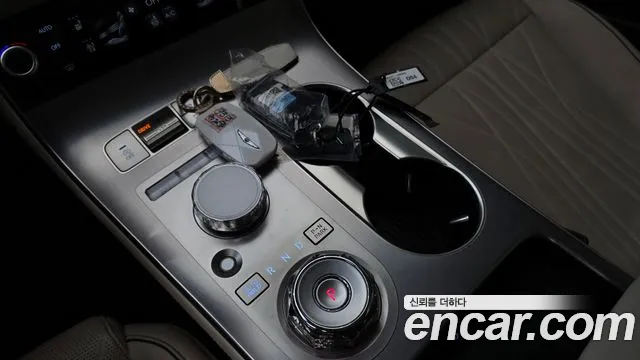 Genesis GV70 — Фото автомобиля 12