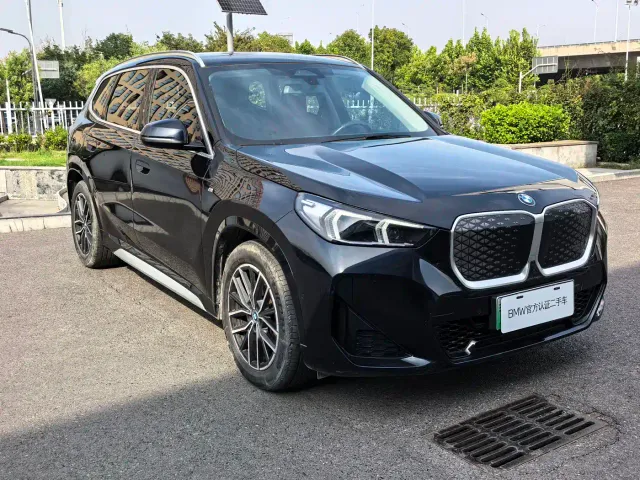 BMW iX1 — Фото автомобиля 3
