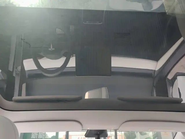 Tesla Model Y — Фото автомобиля 17