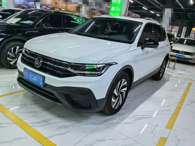 Фотография автомобиля — Volkswagen Tiguan L