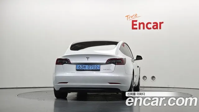 Tesla Model 3 — Фото автомобиля 4