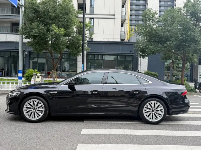 Audi A7L — Фото автомобиля 4