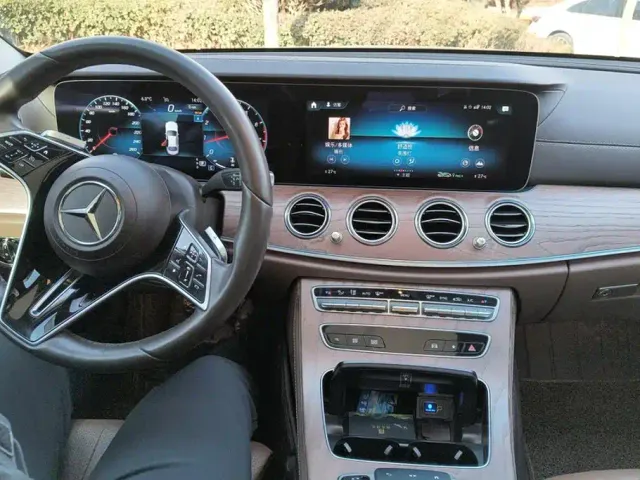 Mercedes-Benz E-Class — Фото автомобиля 12