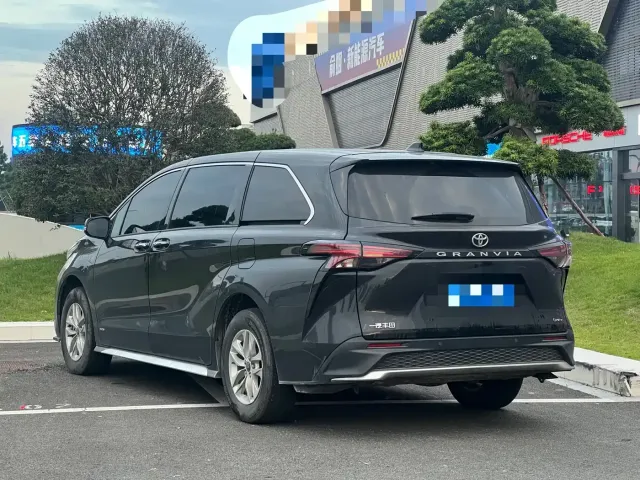 Toyota Granvia — Фото автомобиля 9