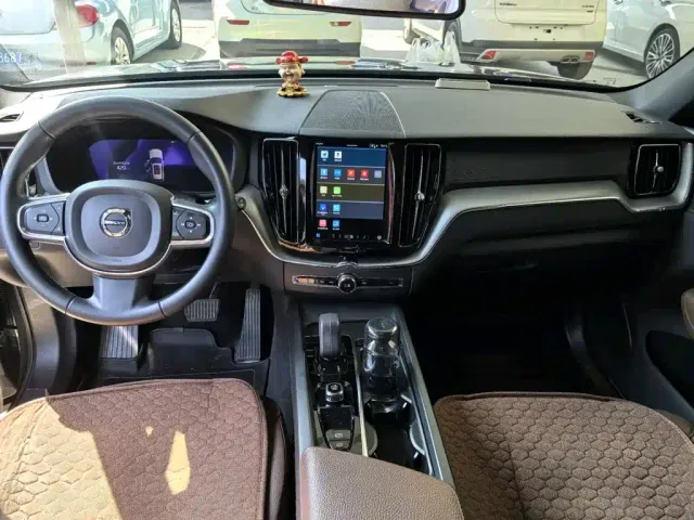 Volvo XC60 — Фото автомобиля 5