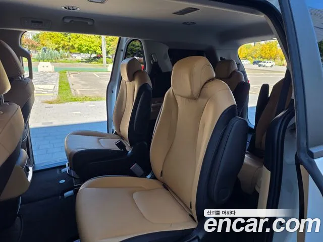 Kia Carnival Generation 4 — Фото автомобиля 17