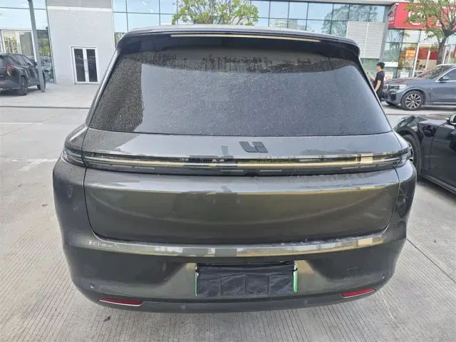 Li Auto L8 — Фото автомобиля 4