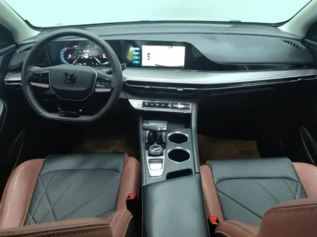 Changan Eado — Фото автомобиля 12