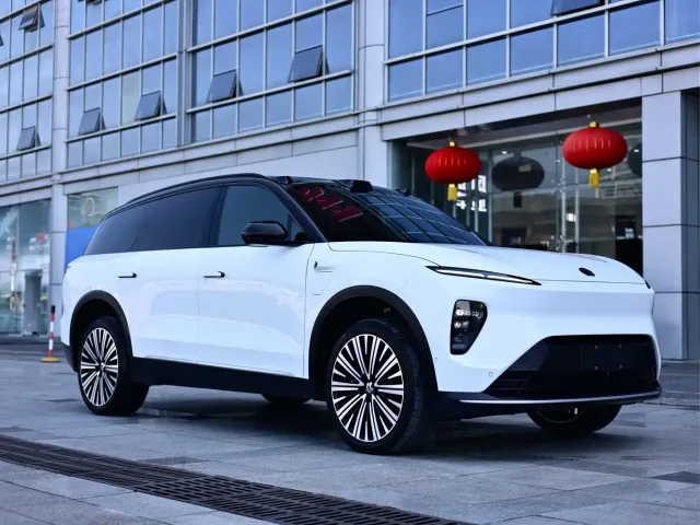 Nio ES8 — Фото автомобиля 2