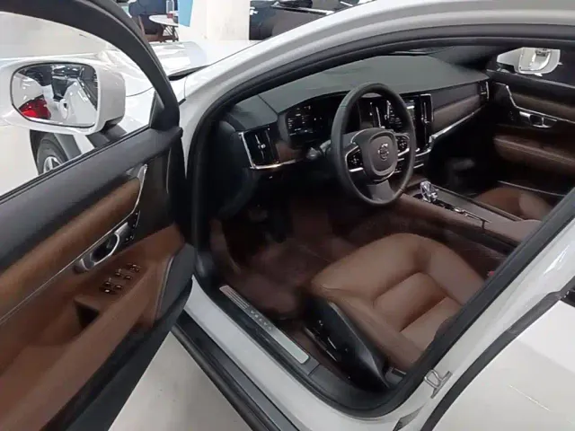 Volvo V90 — Фото автомобиля 15