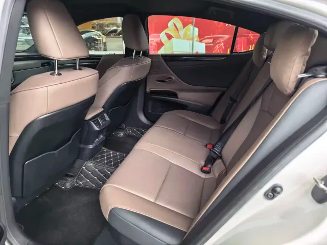 Lexus ES — Фото автомобиля 6