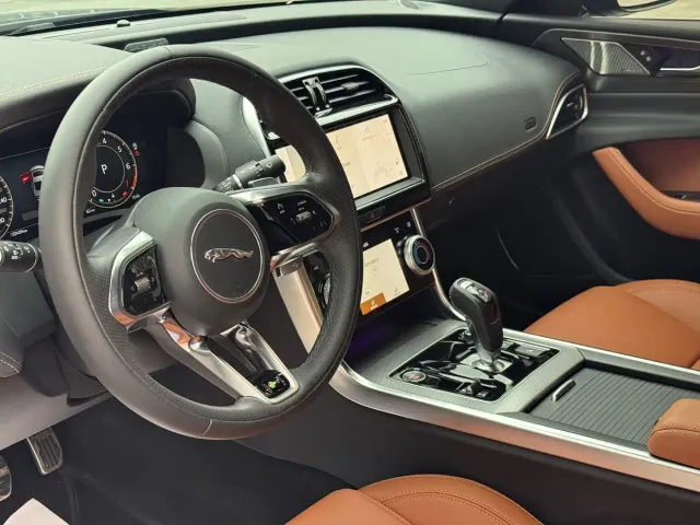 Jaguar XEL — Фото автомобиля 4
