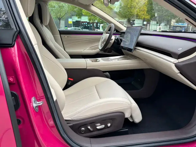 Xiaomi SU7 — Фото автомобиля 13