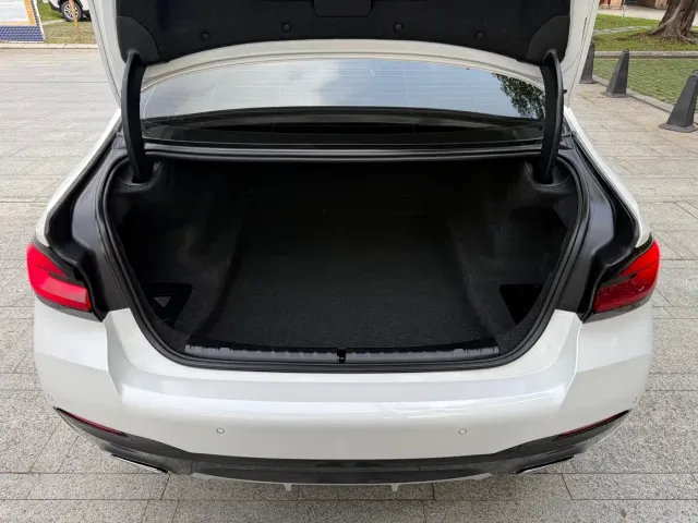 BMW 5 Series — Фото автомобиля 19