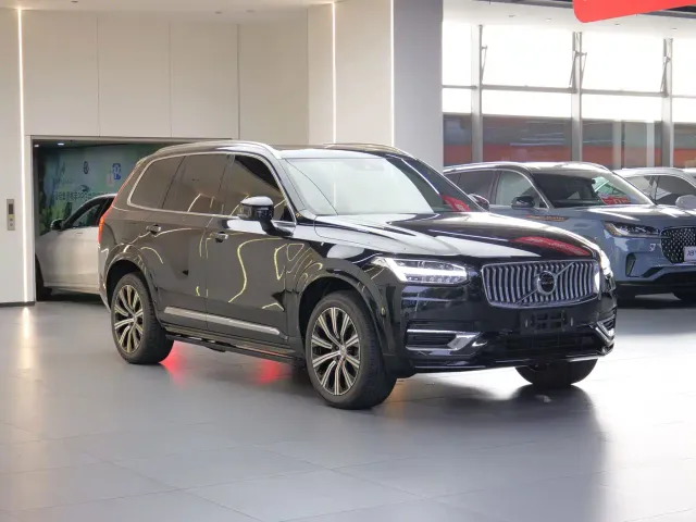 Volvo XC90 — Фото автомобиля 3