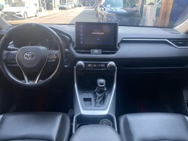Toyota RAV4 — Фото автомобиля 9