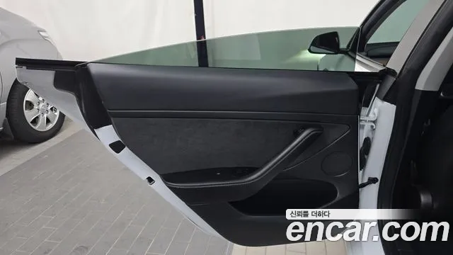 Tesla Model 3 — Фото автомобиля 25