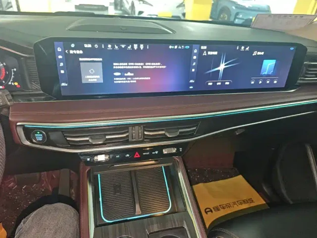 Ford Explorer — Фото автомобиля 12