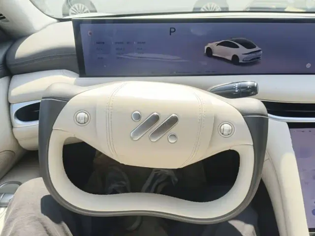 IM Motors L6 — Фото автомобиля 10
