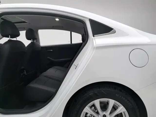 Roewe i5 — Фото автомобиля 15