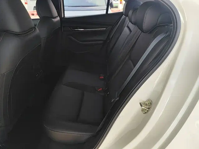 Mazda Axela — Фото автомобиля 16