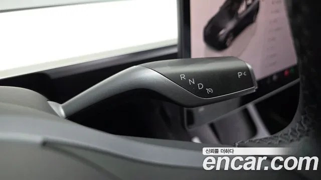 Tesla Model Y — Фото автомобиля 12