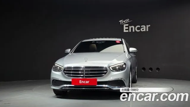 Mercedes-Benz E-Class — Фото автомобиля 3