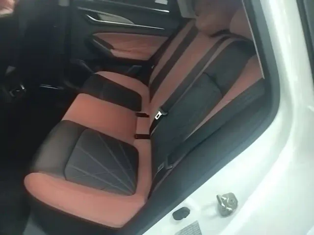 Changan Eado — Фото автомобиля 16