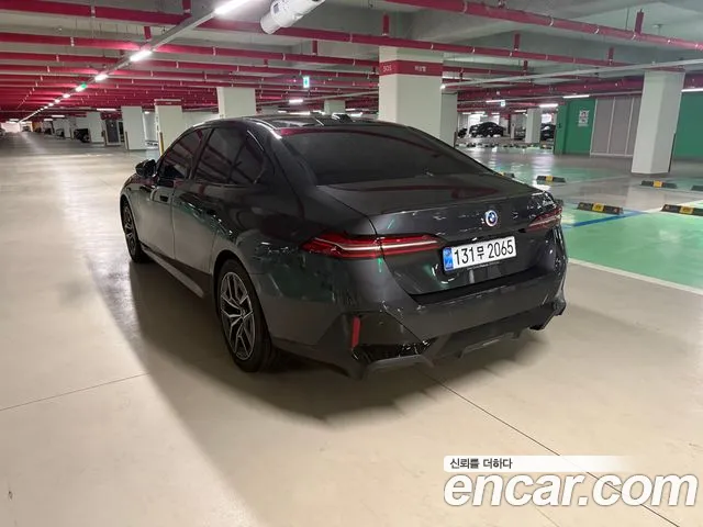 BMW 5 Series G60 — Фото автомобиля 4