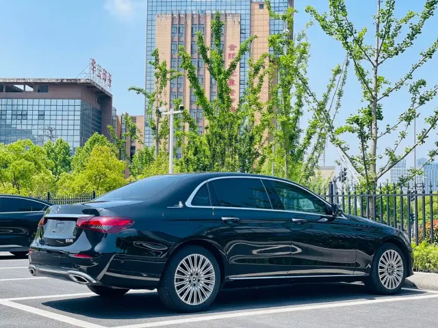 Mercedes-Benz E-Class — Фото автомобиля 9