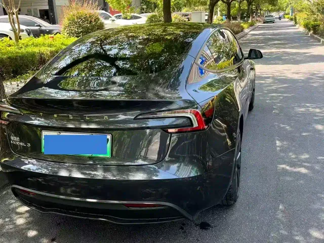 Tesla Model 3 — Фото автомобиля 7