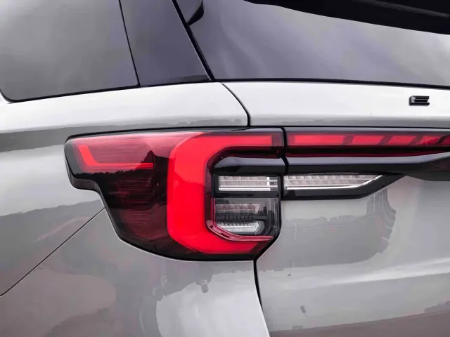Ford Explorer — Фото автомобиля 8