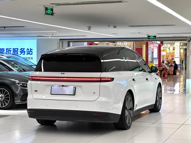Li Auto i8 — Фото автомобиля 5