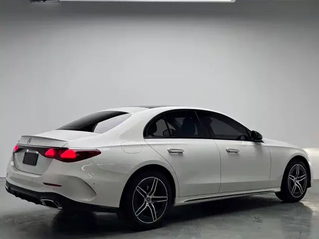 Mercedes-Benz E-Class — Фото автомобиля 17