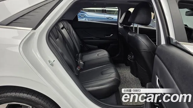 Hyundai AVANTE Avante (CN7) — Фото автомобиля 12