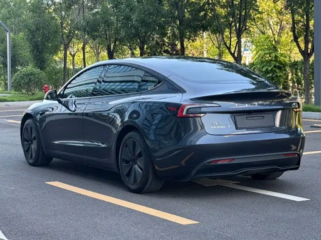 Tesla Model 3 — Фото автомобиля 4