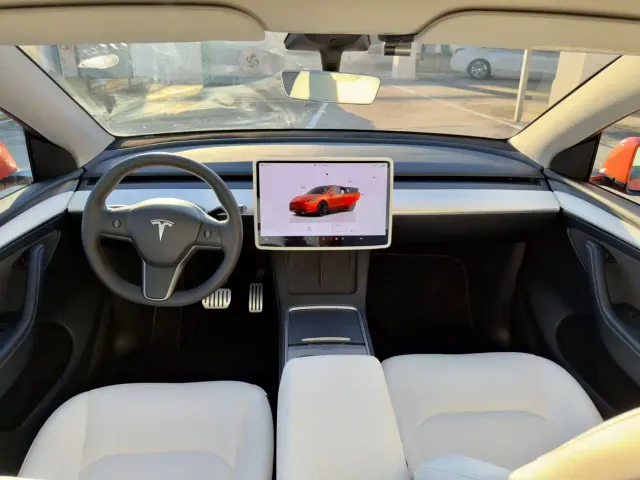Tesla Model Y — Фото автомобиля 8