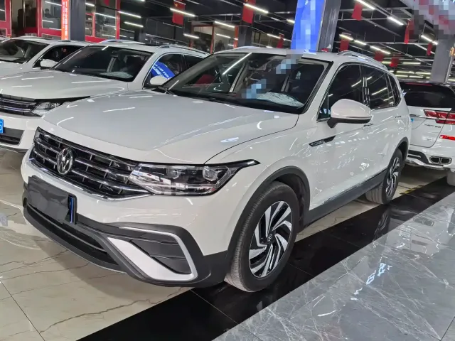 Фотография автомобиля — Volkswagen Tiguan L
