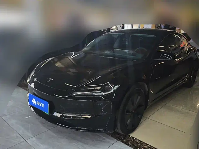Фотография автомобиля — Tesla Model 3
