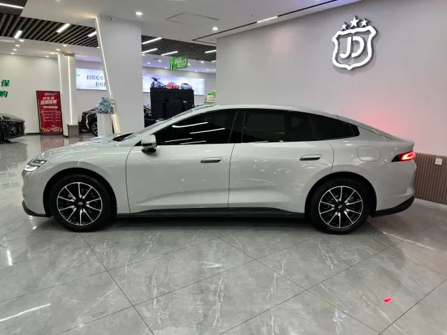 Changan Qiyuan A06 — Фото автомобиля 11