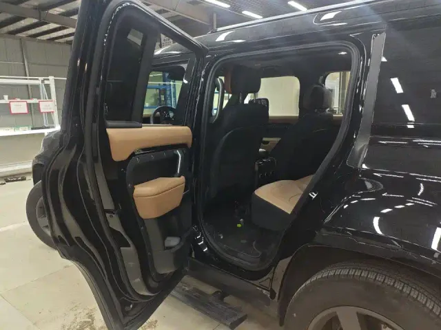 Land Rover Defender — Фото автомобиля 6