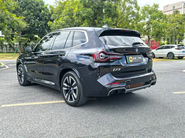 BMW iX3 — Фото автомобиля 7