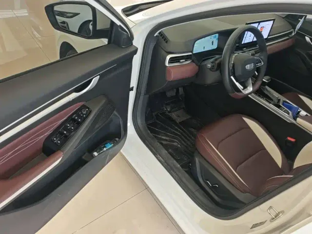 Geely Emgrand — Фото автомобиля 15