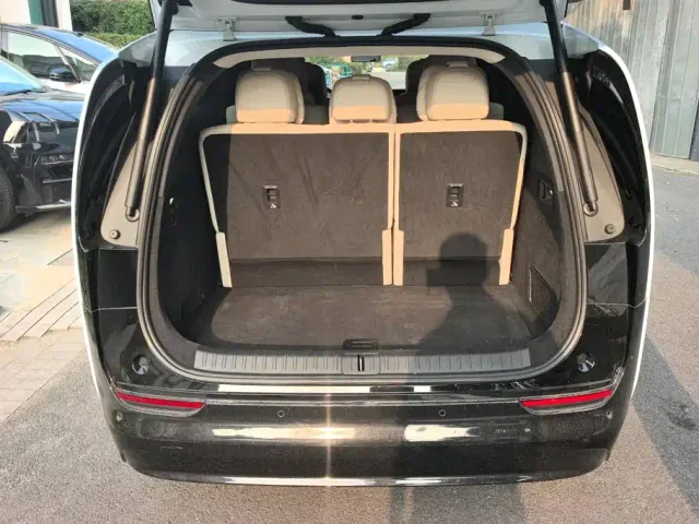 Li Auto MEGA — Фото автомобиля 4